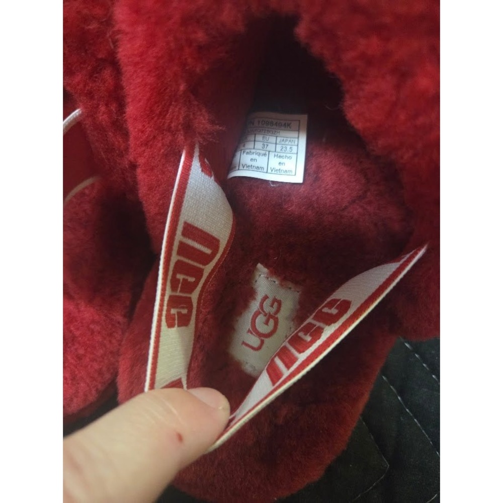 UGG Fluff Yeah Slide Red Sheepskin Logo Strap Sandals Kids Size 5 Women 7 - Picture 3 of 4